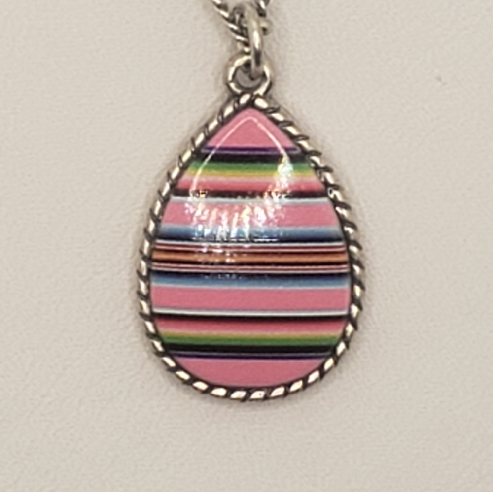 Simple but beautiful necklace - Picture 2 of 3